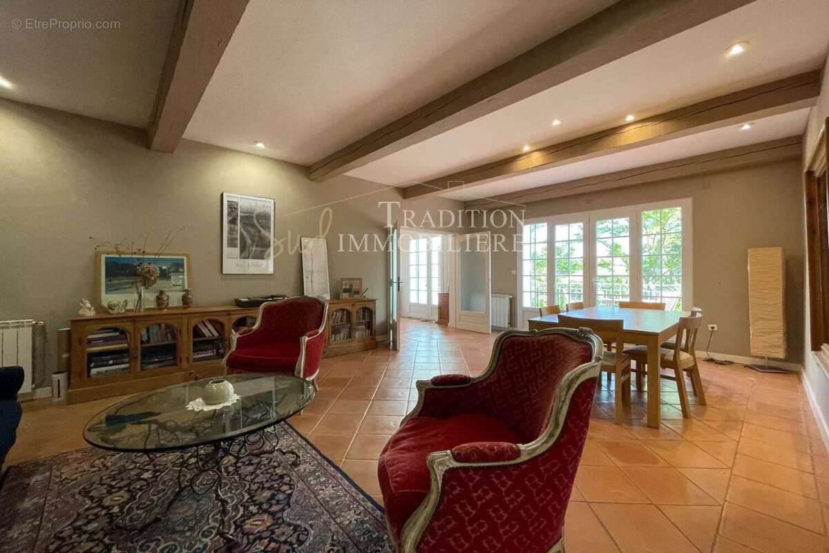 Maison à FONTVIEILLE