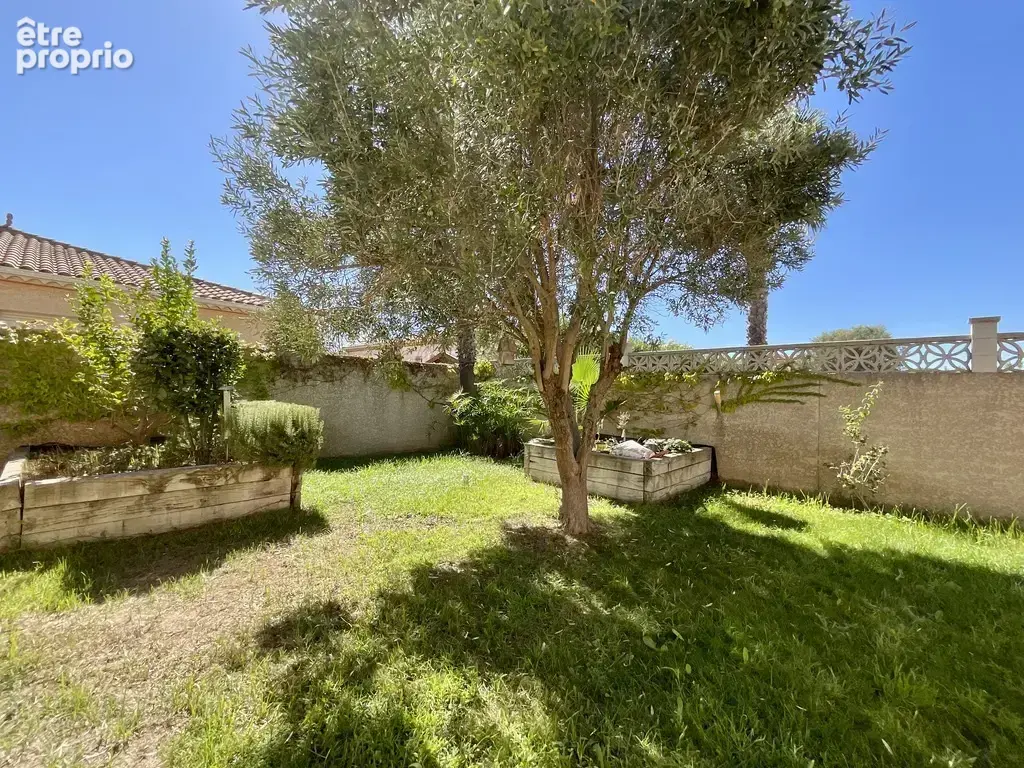 Villa de charme avec piscine, jardin paysager, double garage et prestations premium - photo 21