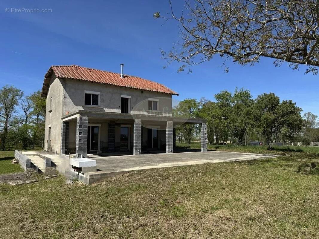 Maison à VILLENEUVE-LECUSSAN