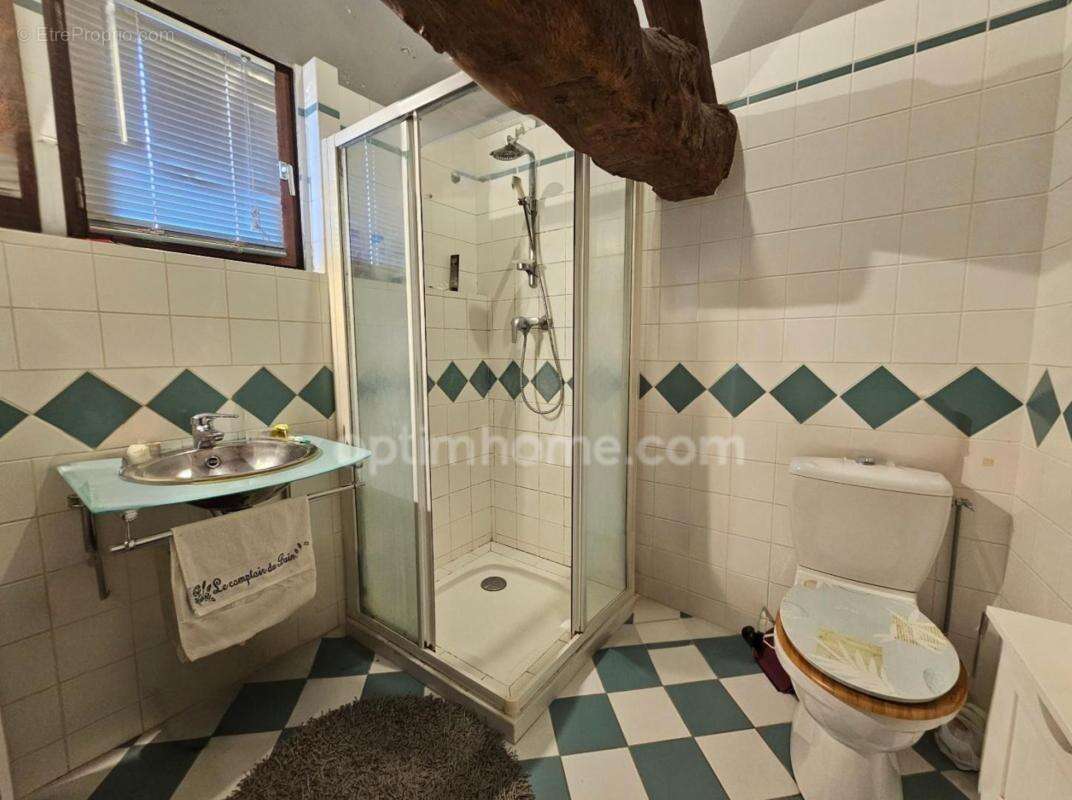 Maison charentaise de 232 m², 6 chambres, un bureau, piscine et un garage de 90 m² - LINARS (16) - photo 16
