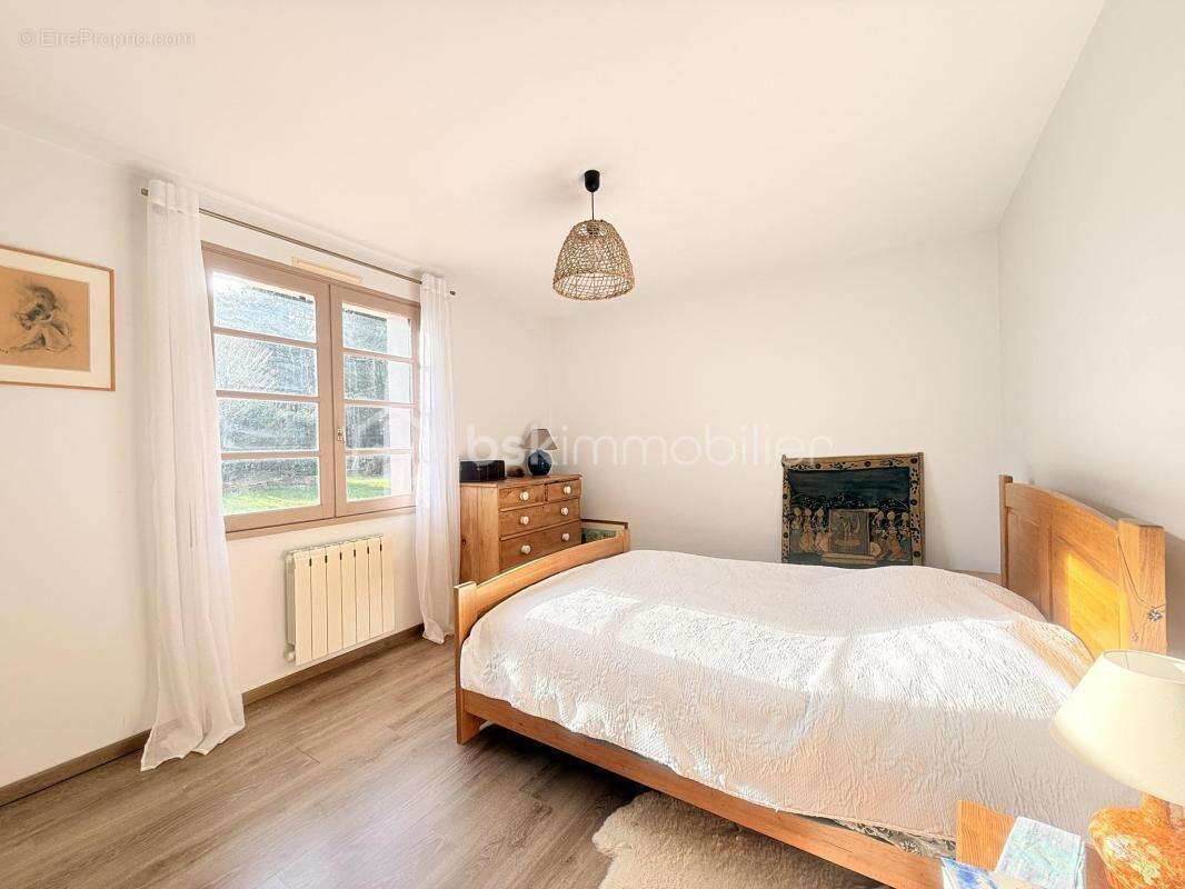 Saint-gervais – maison familiale de plain-pied, 3 chambres, bureau et terrain piscinable de 4 000 m² - photo 6