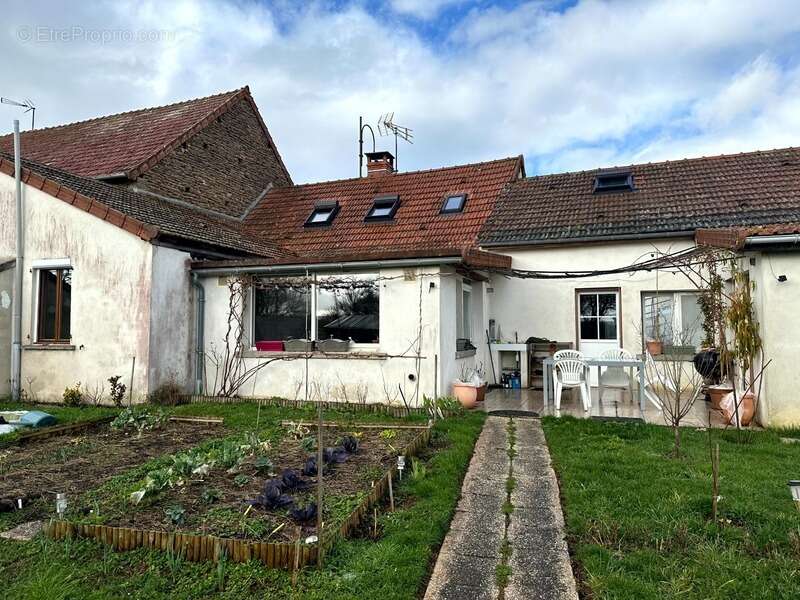 Maison à PRECY-SOUS-THIL