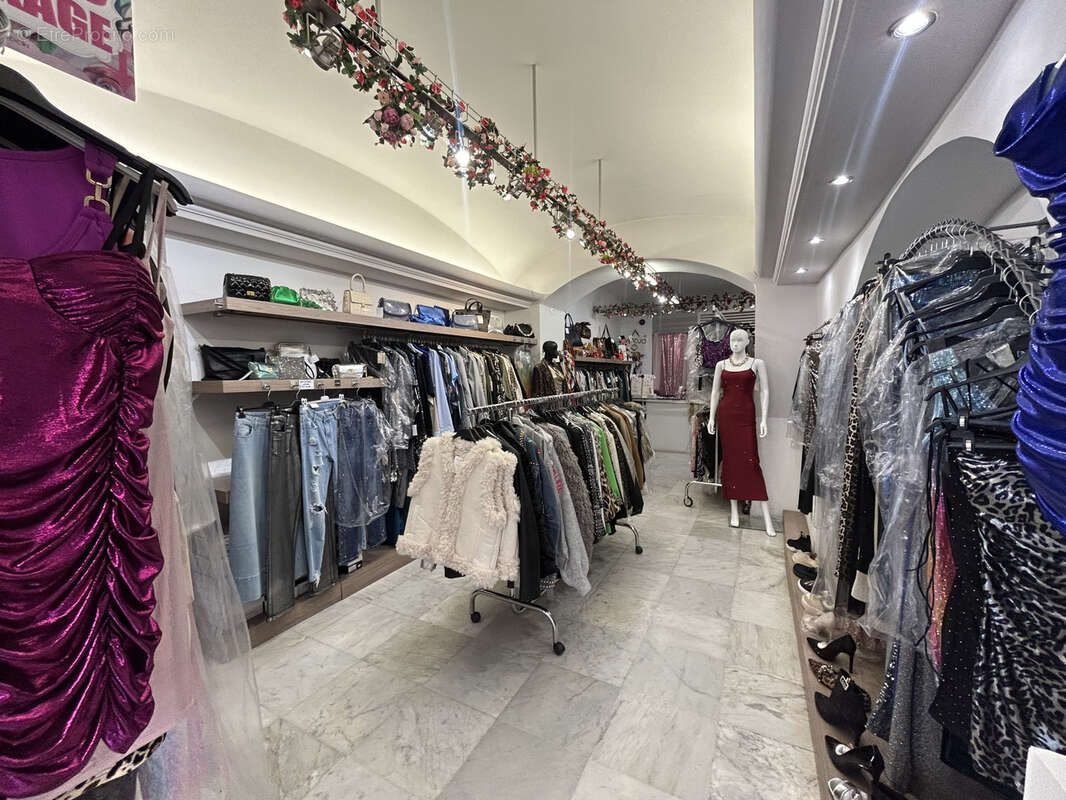 Commerce à SAN-MARTINO-DI-LOTA