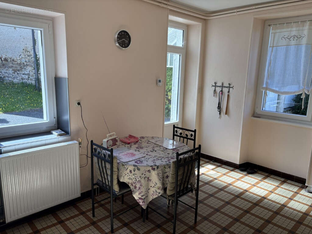 Maison à ARNAC-POMPADOUR