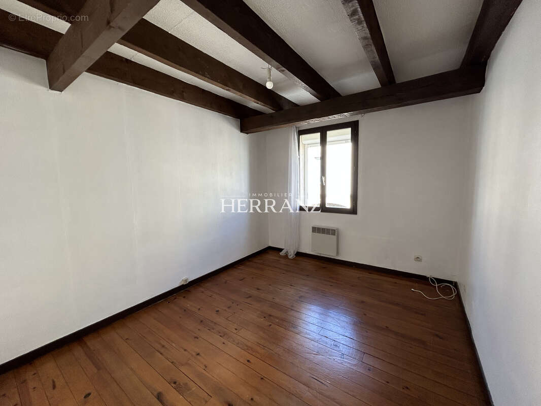 Maison à COUTRAS