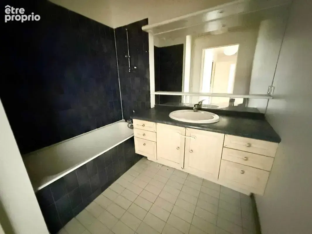 Suresnes centre-ville -  appartement 3 pièce(s) 74 m2 - ascenseur - terrasse - parking - cave - bus au pied de l'appartement - photo 8