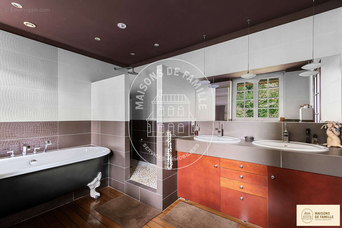 Maison à LA CELLE-SAINT-CLOUD