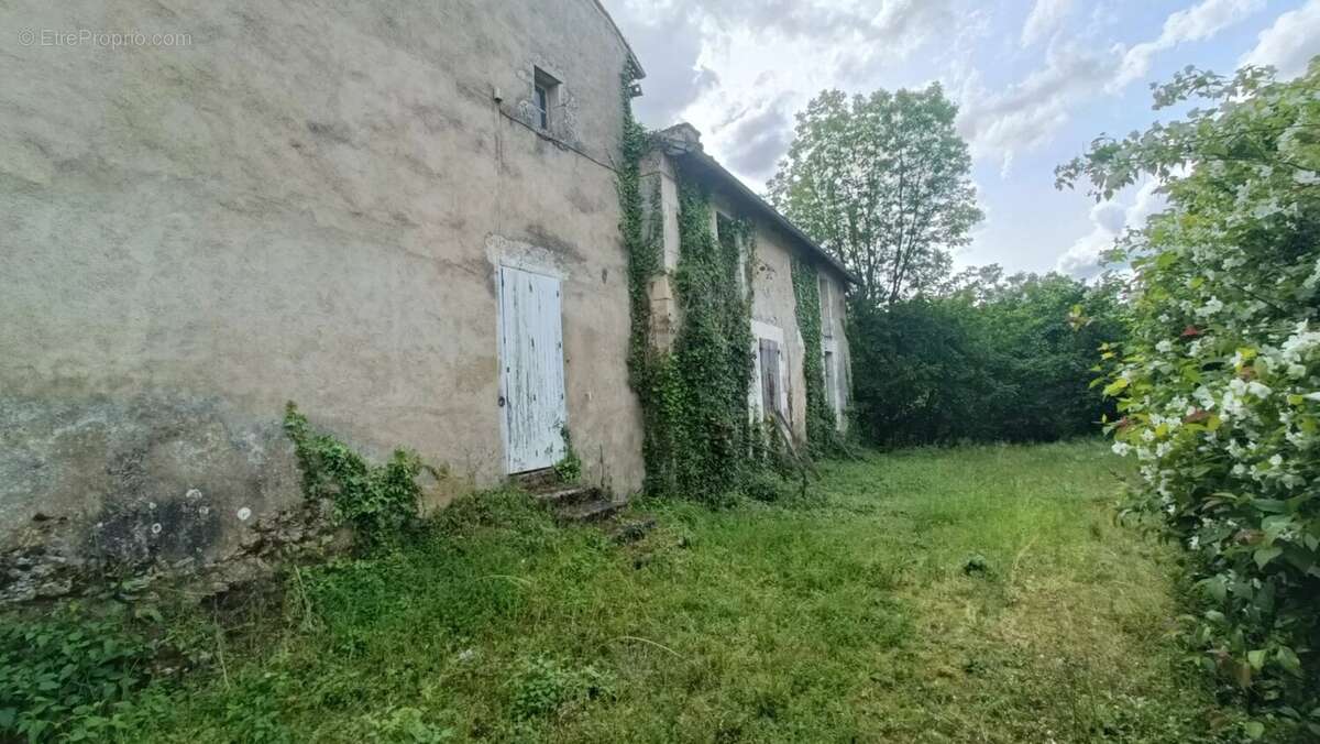 Maison à LATILLE