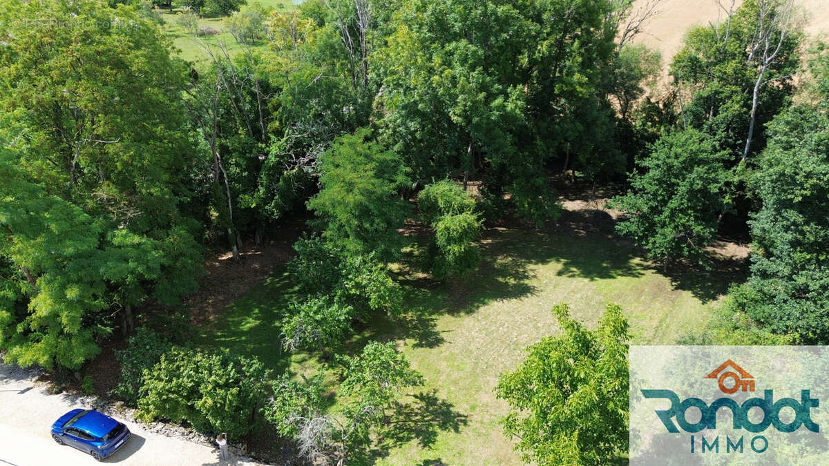 Terrain à FONTAINE-FRANCAISE