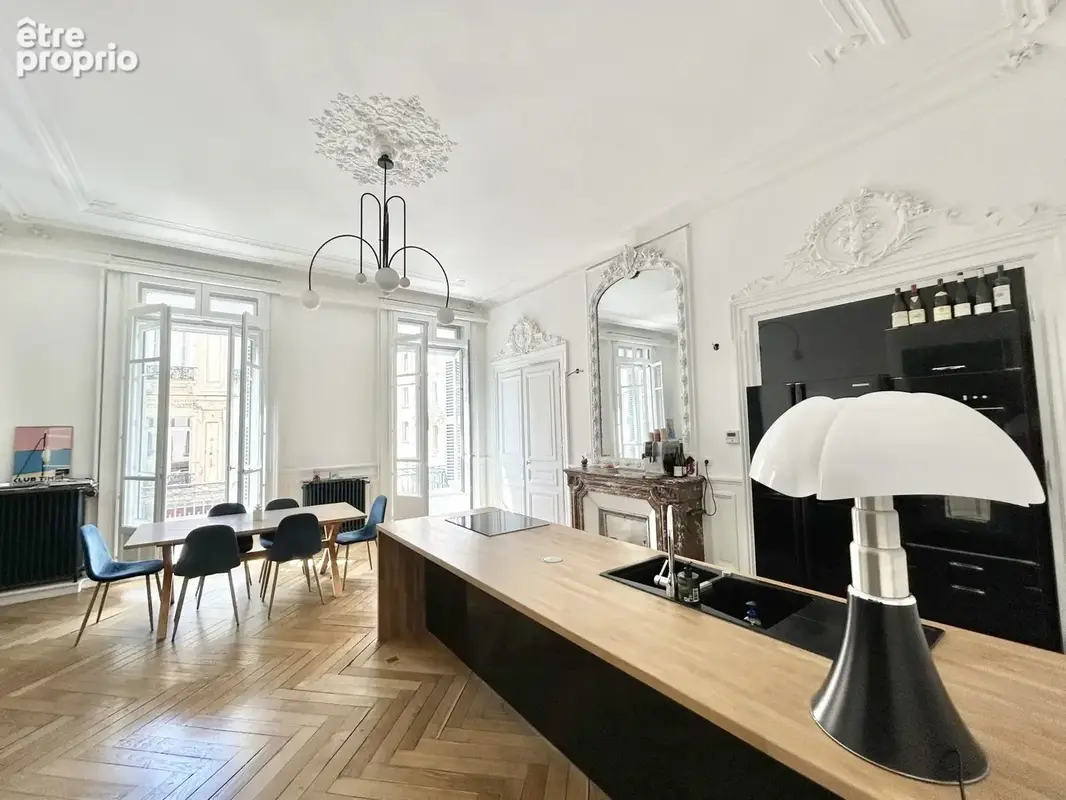 Appartement 197 m² à Saint-Etienne  - photo 3