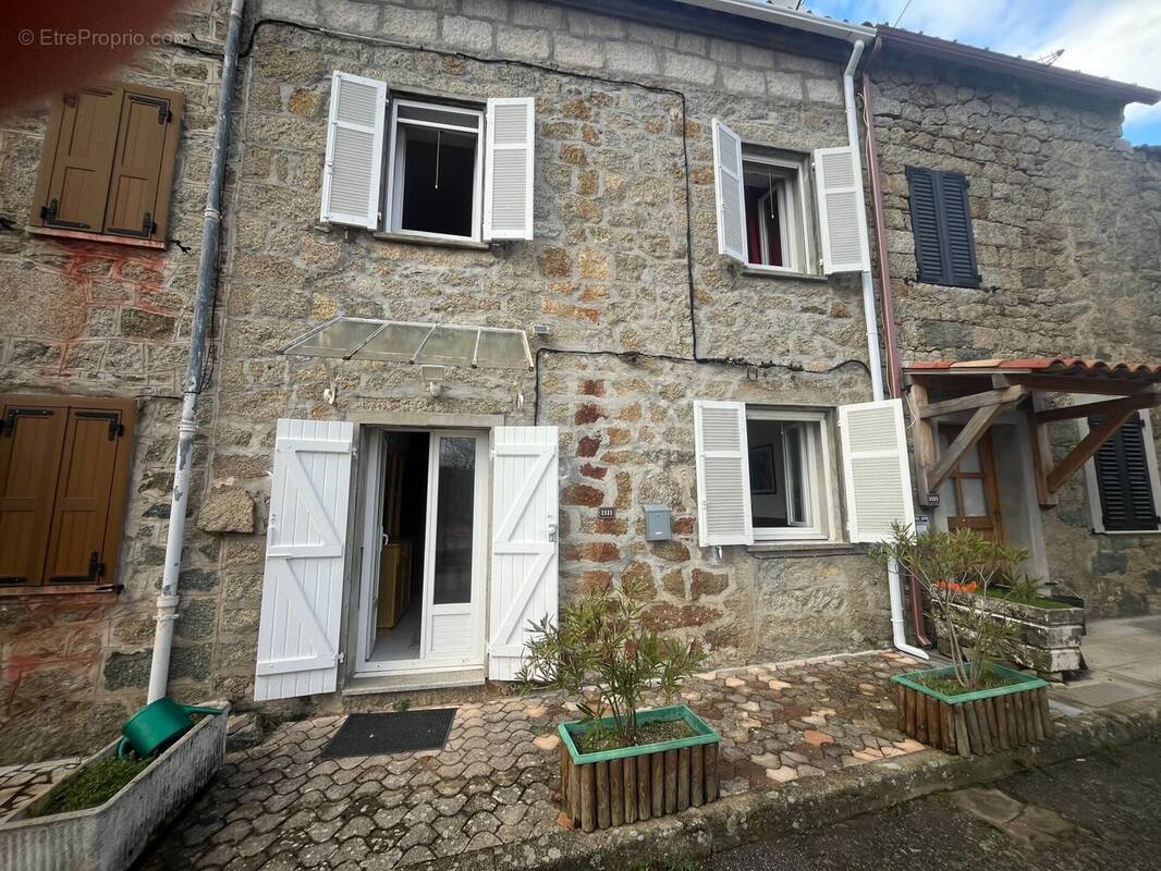 Maison à QUASQUARA