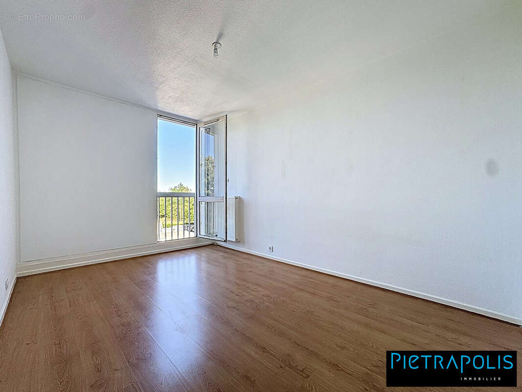 Appartement à SAINT-GENIS-LAVAL
