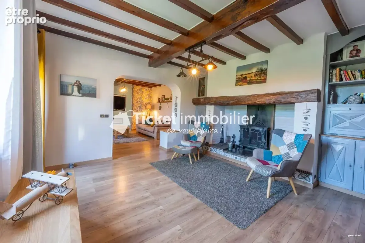 THIL - Maison T5 de 226m2 avec piscine, terrain de 9000m2 et dépendance à rénover - photo 4