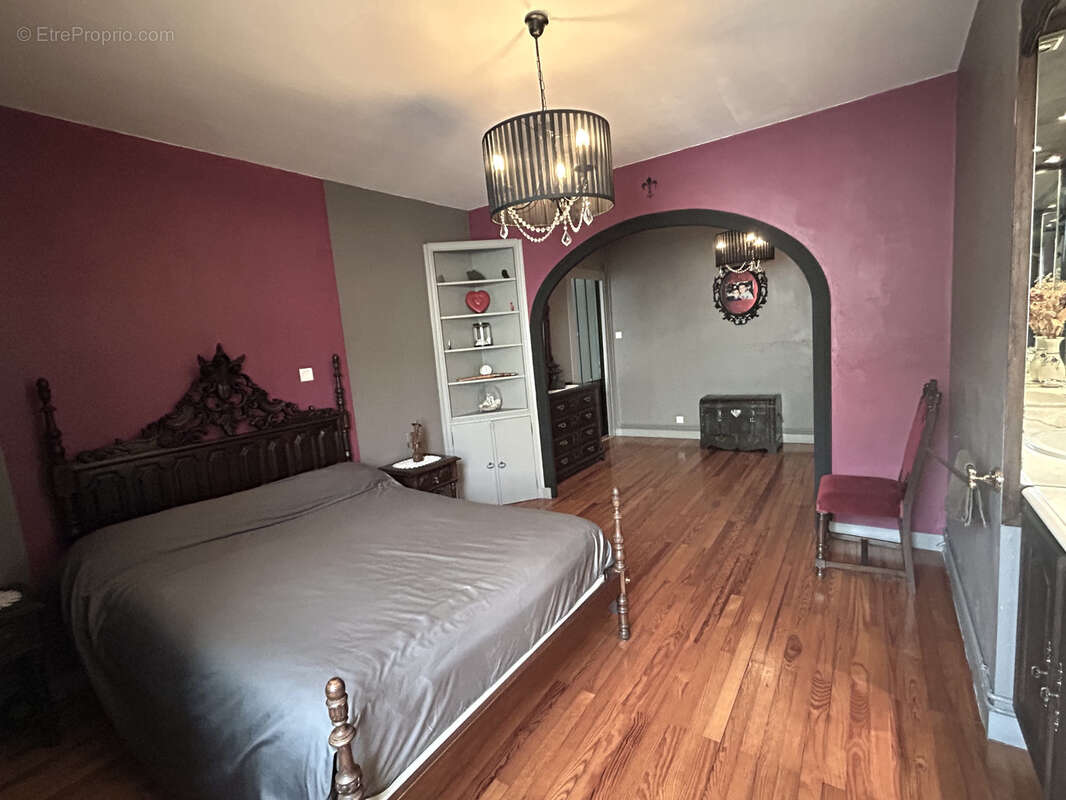 Appartement beaucoup de cachet dans immeuble ancien - photo 12