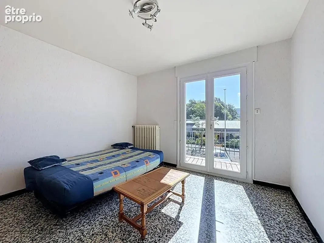 Maison familiale Type 7 de 151.25 m² avec grand rez-de-chaussée, terrain plat de 1 228 m² et vue montagnes ! - photo 10