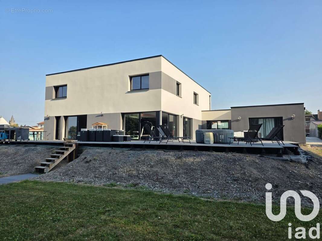 Maison 330 m² à Pelves  - photo 2