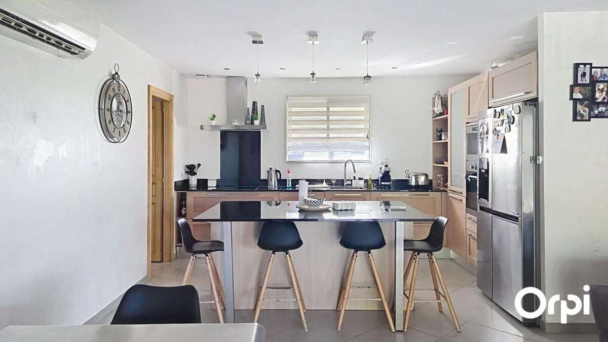 A vendre - Villa contemporaine avec piscine et appartement indépendant - photo 7
