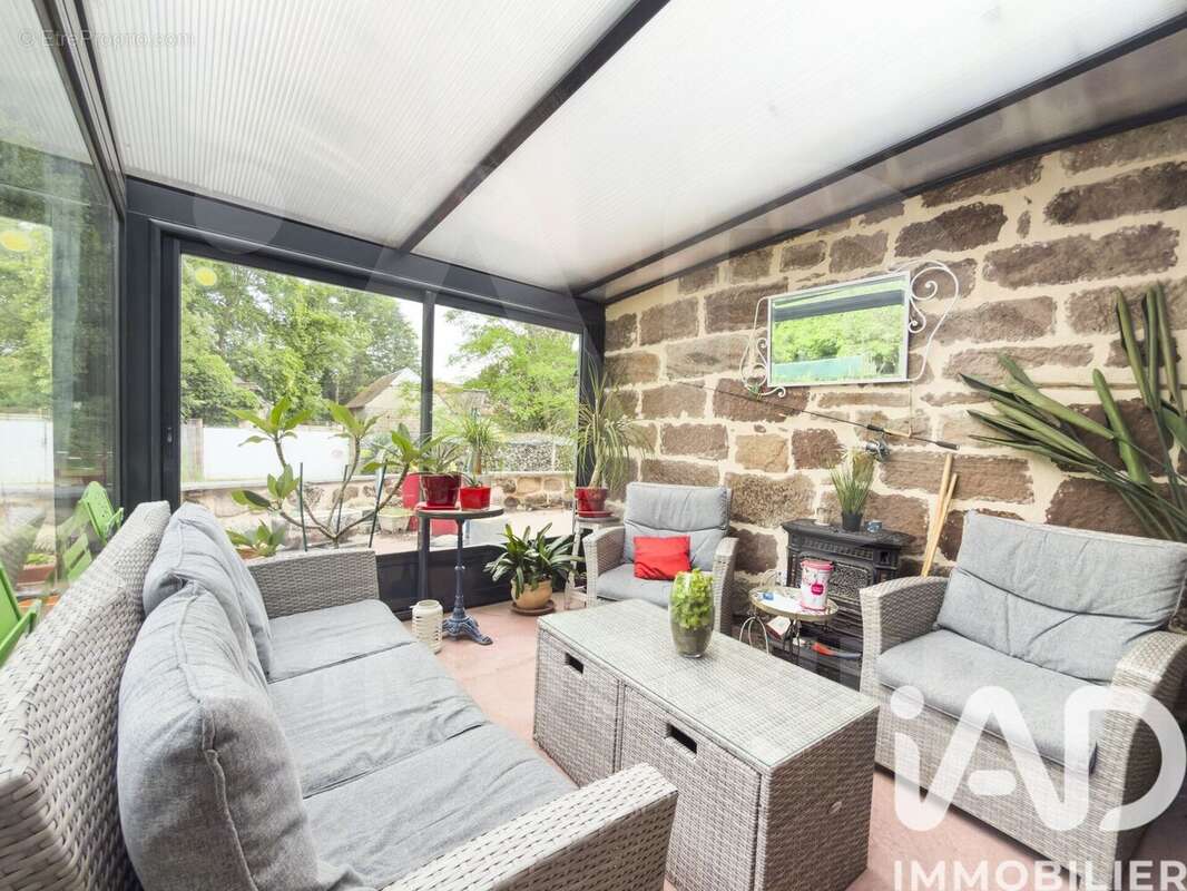 Maison 157 m² à Saint-Viance  - photo 2