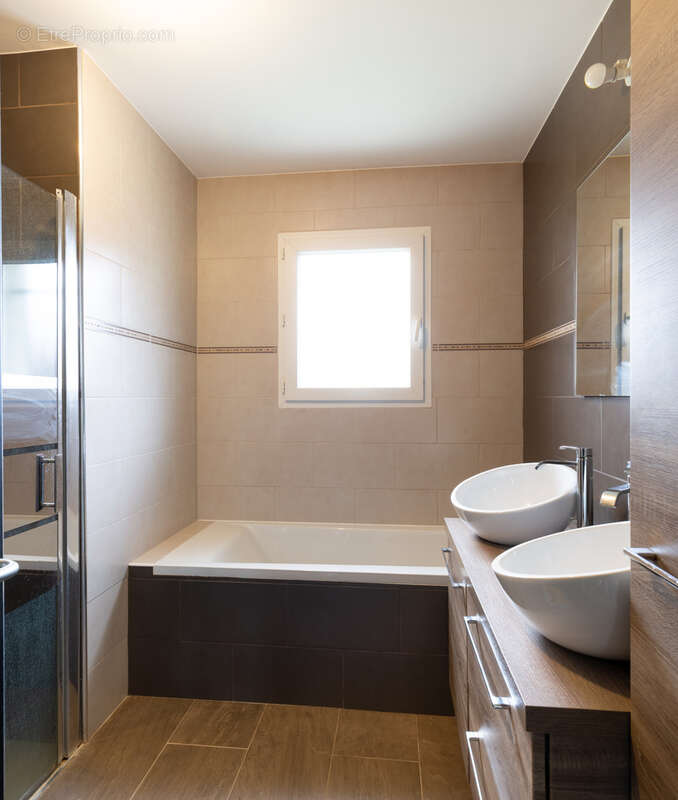 Maison à LA BATIE-DIVISIN