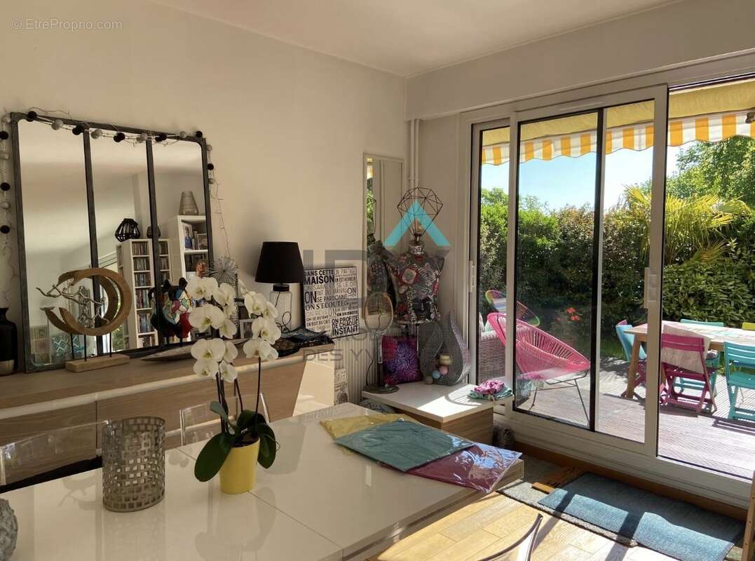 Appartement à LE MESNIL-LE-ROI