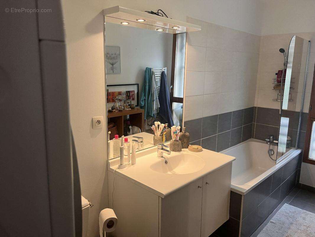 Appartement à MARSEILLE-2E