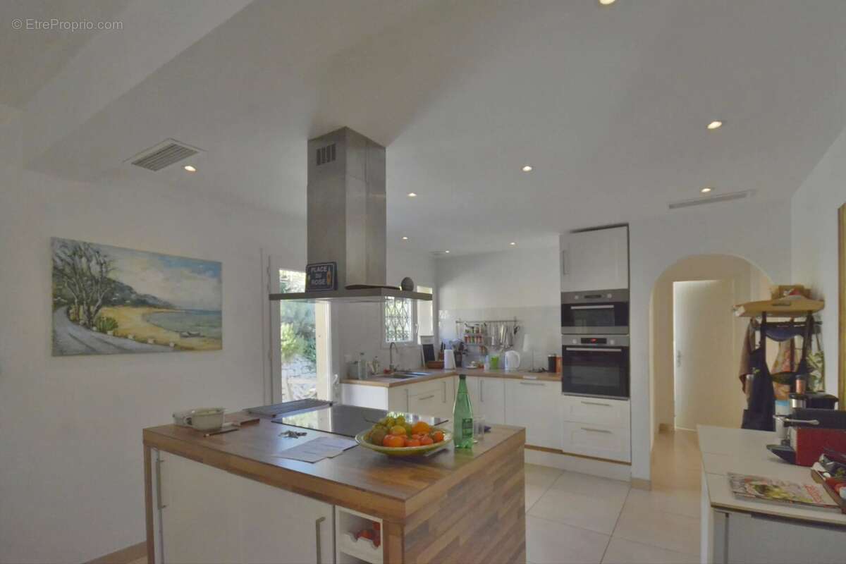 Maison à TOURRETTES-SUR-LOUP