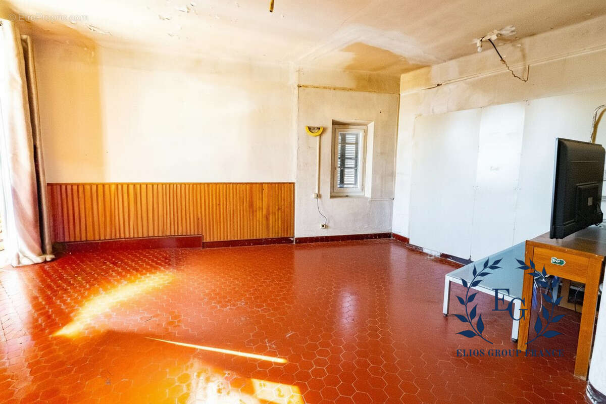 Appartement à VARAGES