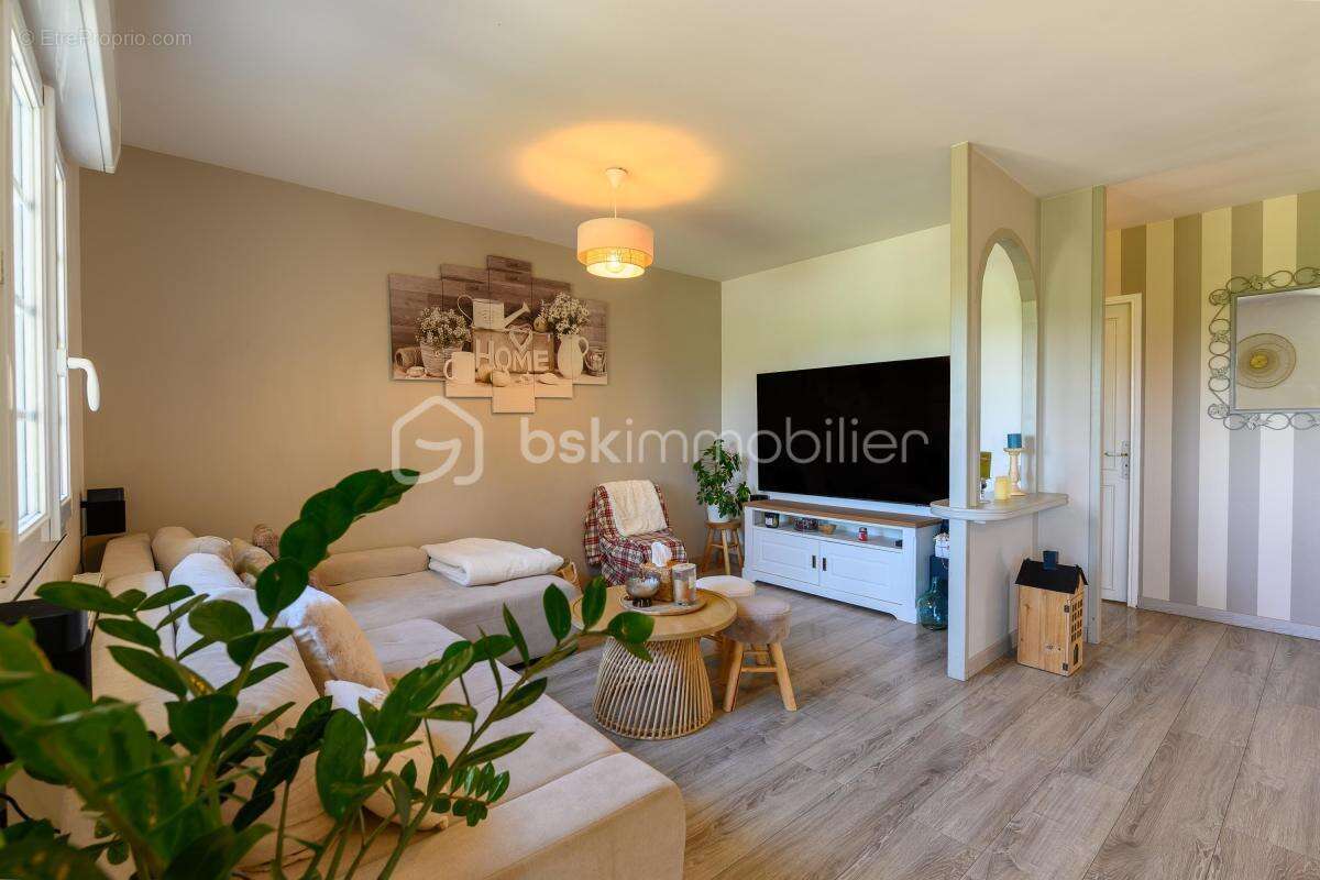 Maison à VILLENEUVE-LE-COMTE