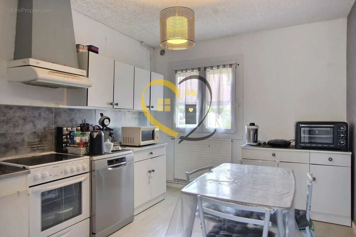 Maison Mehun sur Yèvre  85 m² – 3 chambres – Jardin clos et garage – 122 900 € - photo 5