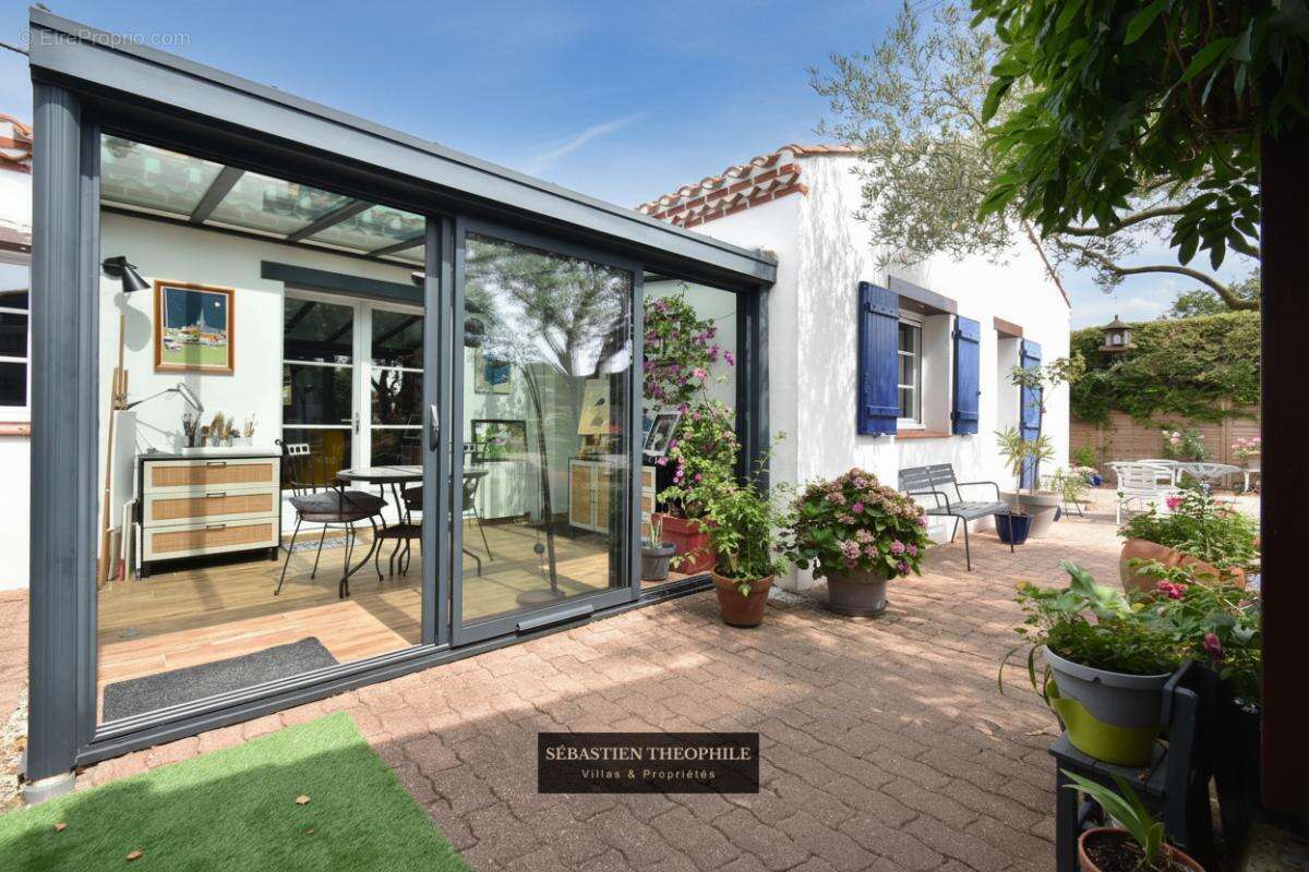 Maison Vendéenne T5 proche Saint Gilles - Authenticité et Confort - photo 5