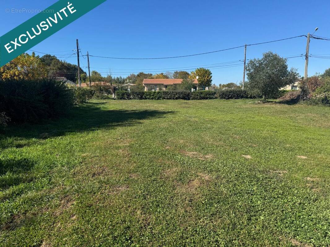 Photo 1 - Terrain à LA LANDE-DE-FRONSAC