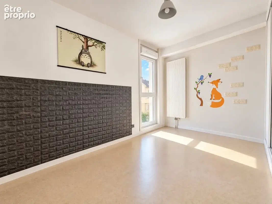 Derrière l'office du tourisme, appartement de 76m2 avec balcon et parking privé - photo 4