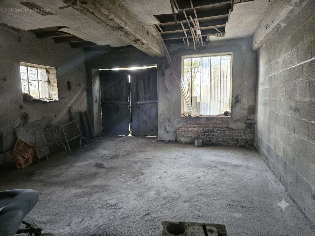 Maison 215 m² à Guereins  - photo 6
