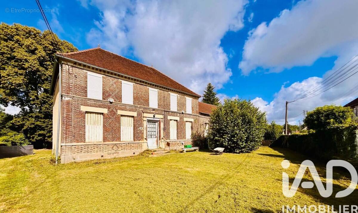 Photo 1 - Maison à ESTISSAC