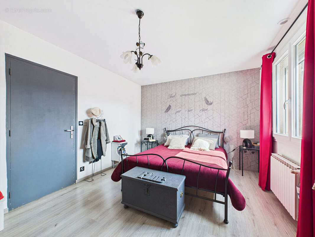 Maison à SAINT-JEAN-DE-MUZOLS