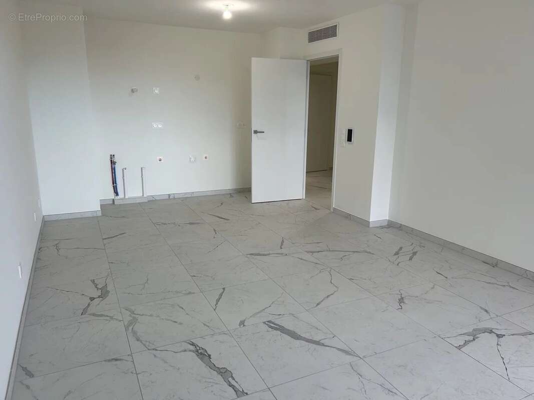 Appartement à SAINT-LAURENT-DU-VAR