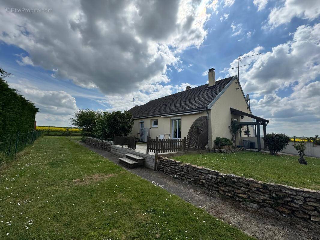 Maison à MACHAULT