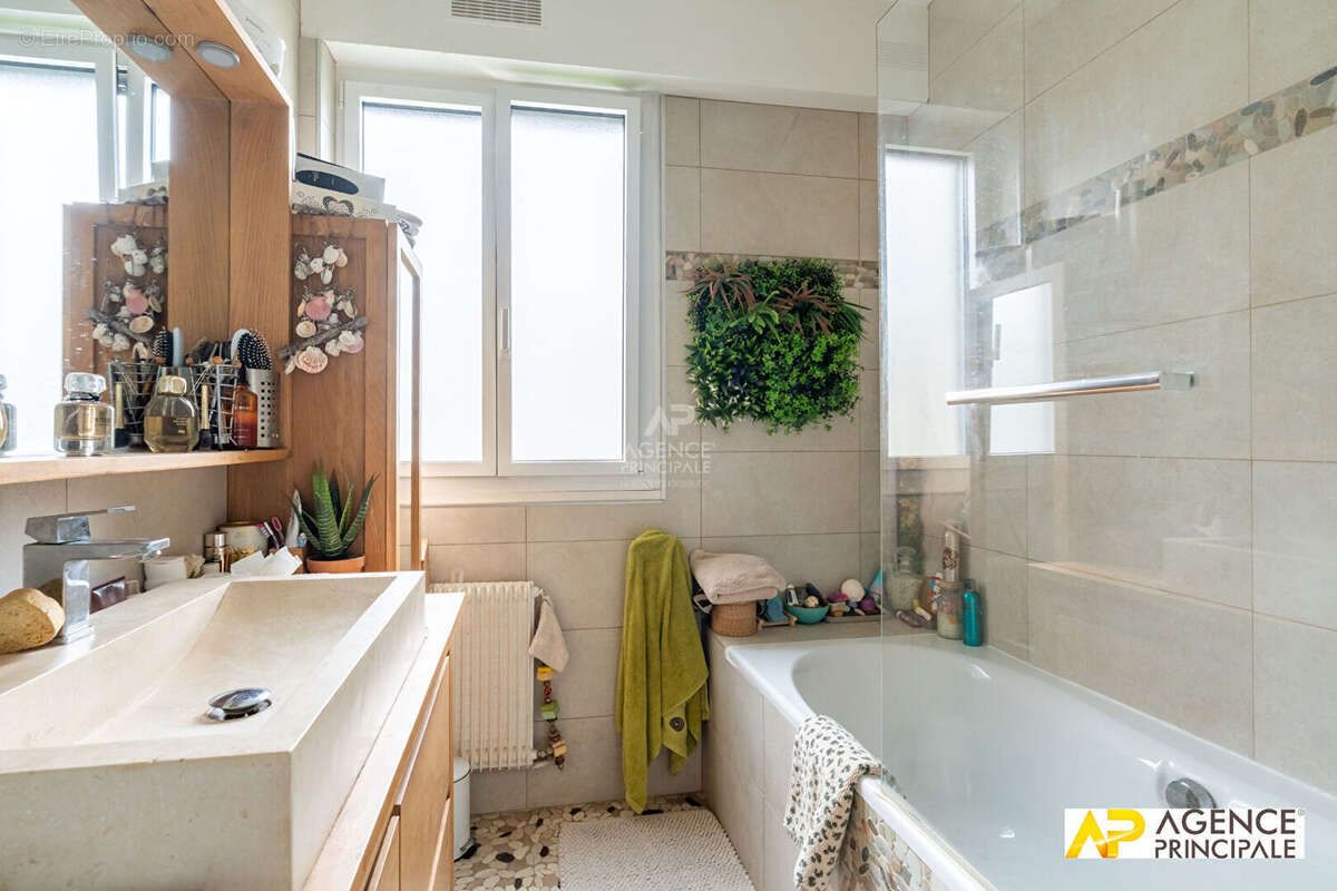 Appartement à LE MESNIL-LE-ROI