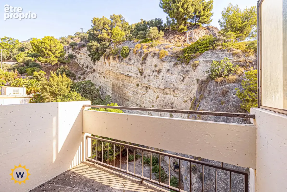 NICE OUEST / AV DE LA BORNALA - Studio de 20 m2 avec balcon au dernier étage avec ascenseur, idéal investissement locatif ! proc - photo 3