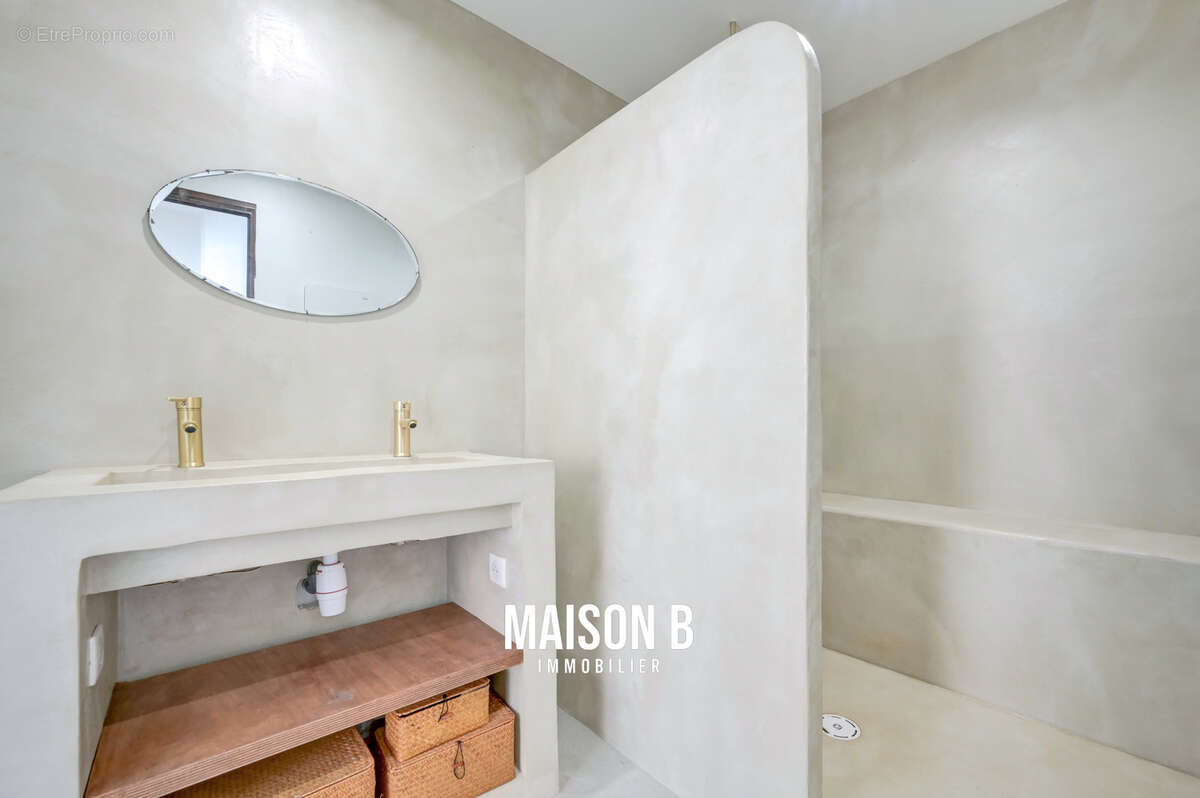 Appartement à MARSEILLE-6E
