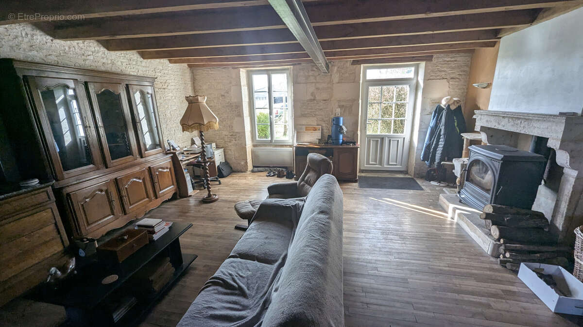 Maison à LE VANNEAU-IRLEAU