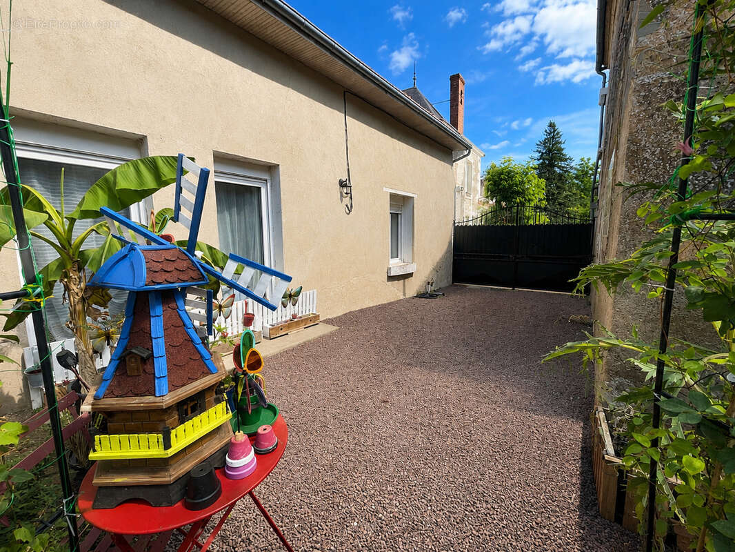 Maison à LENCLOITRE