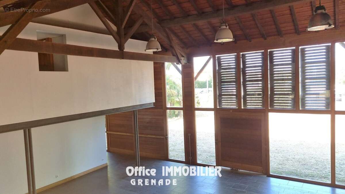 Commerce 260 m² à Grenade  - photo 8