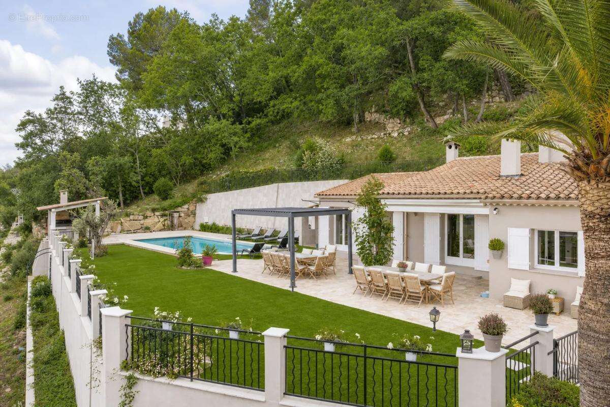 Maison de 6 pièces de 256 m² à Le Bar-sur-Loup - photo 23