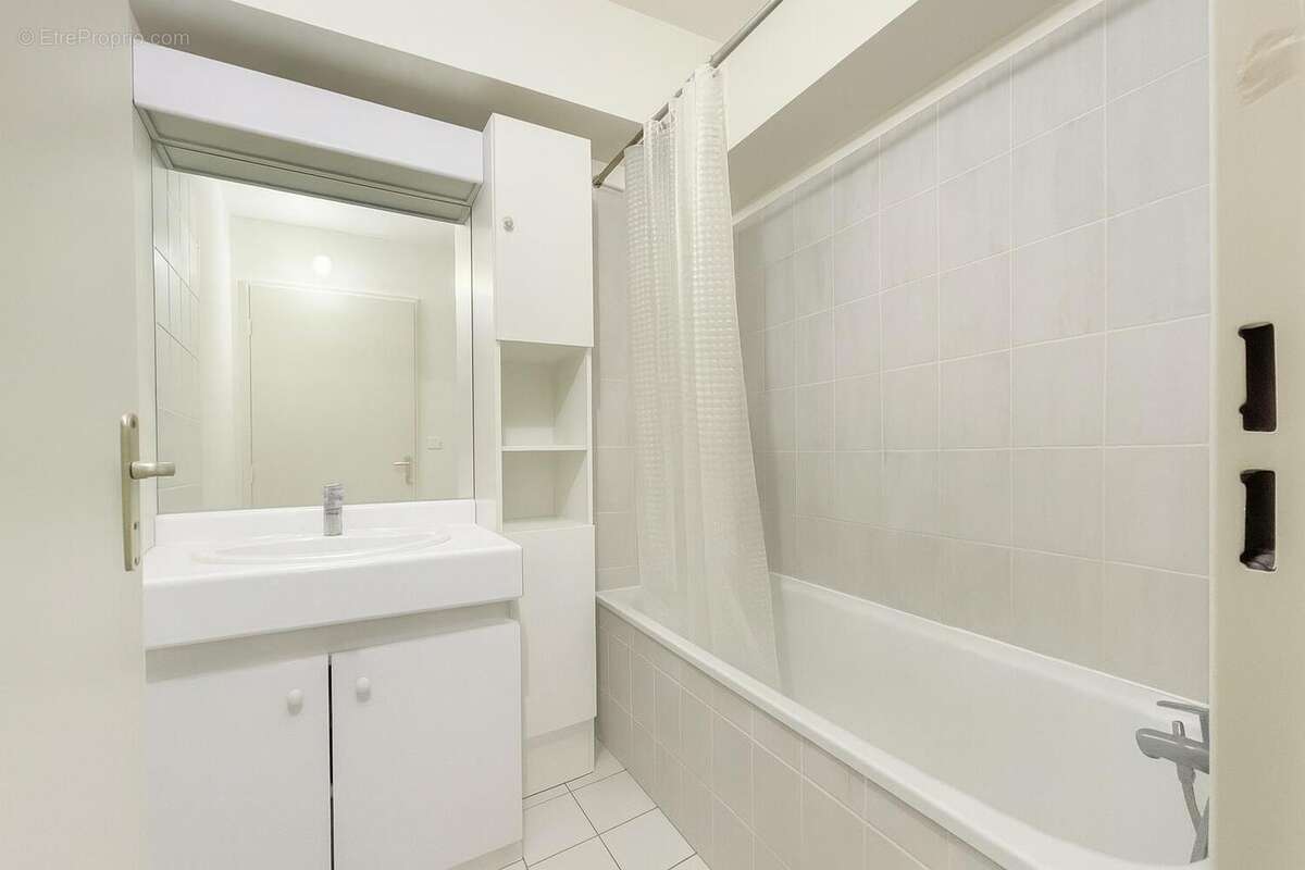   - Appartement à LYON-8E