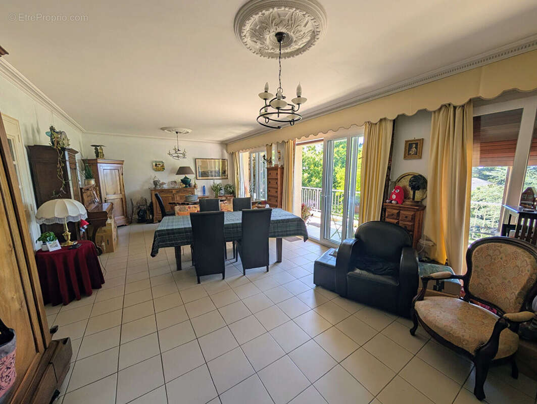 Appartement à AVRILLE