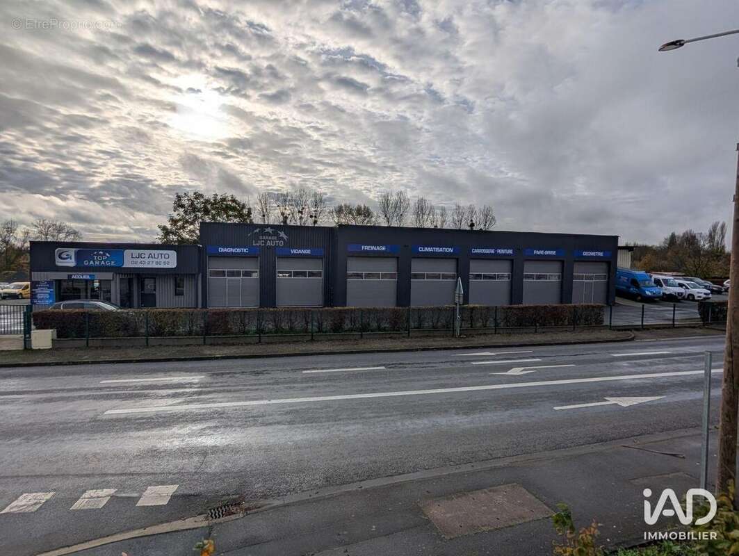 Photo 3 - Commerce à MONTBIZOT