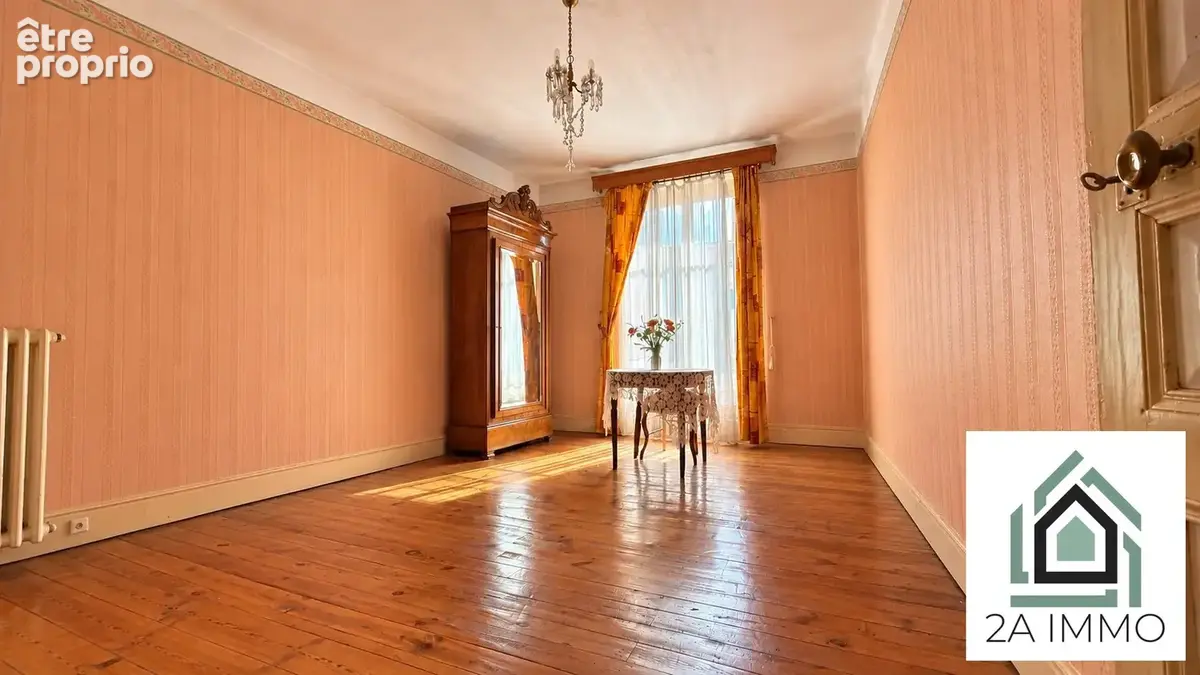 Maison 9 pièces 237 m² à vendre à Pontaumur (63380) - photo 4