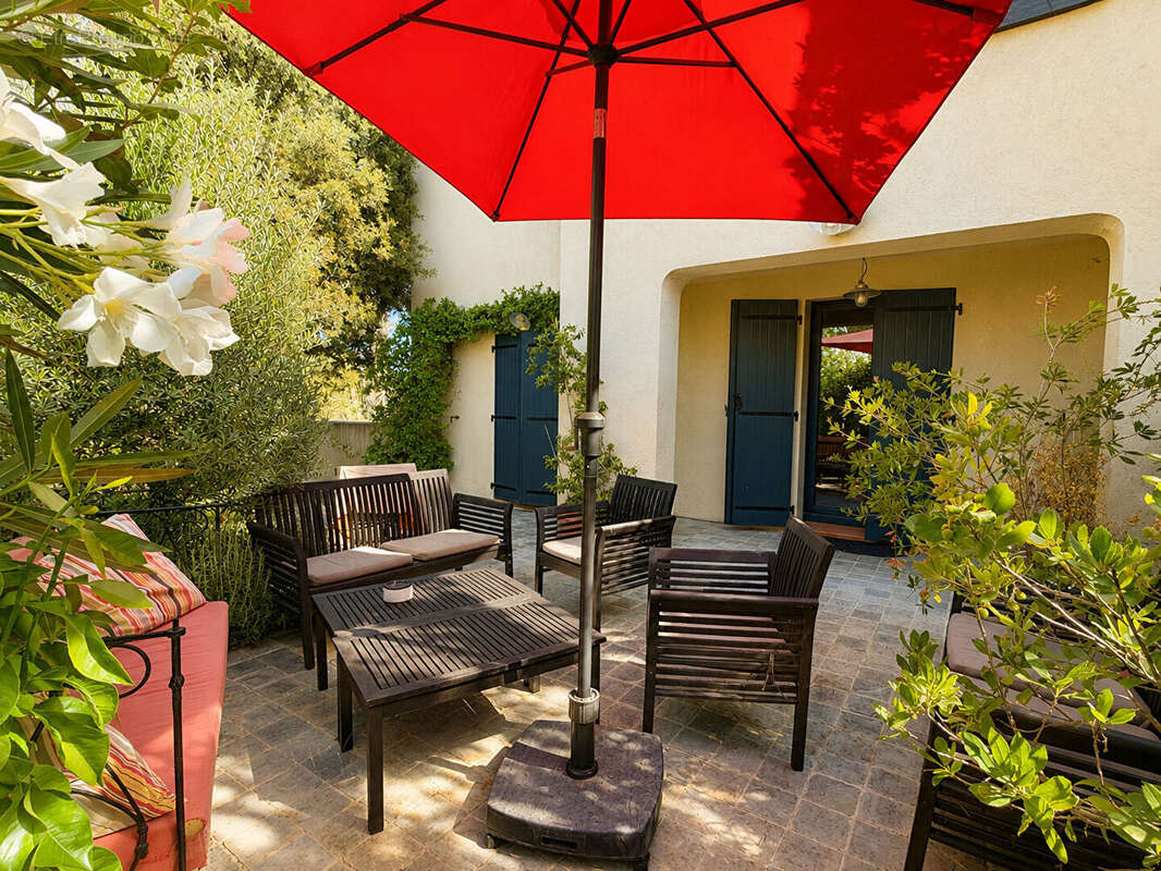 Maison 252m² à rognes - photo 3