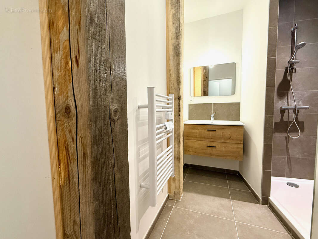 Appartement à SUZE-LA-ROUSSE